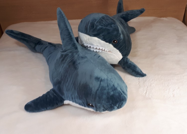 =rekin-ogon-koc-ikea-poduszka-pluszak